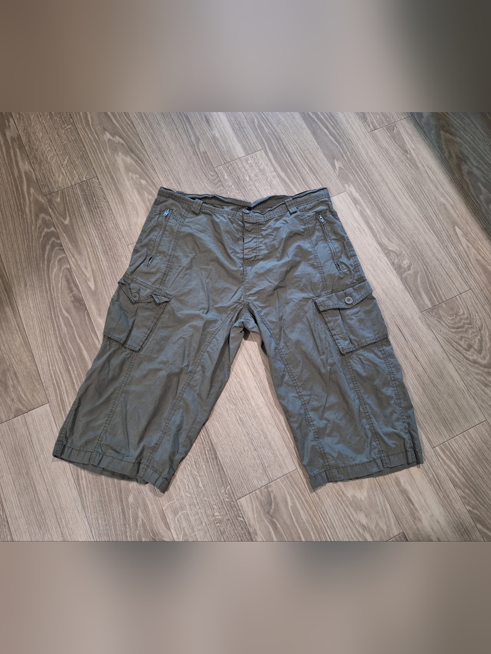 Men's Green Cargo Shorts Size 38 Waist
